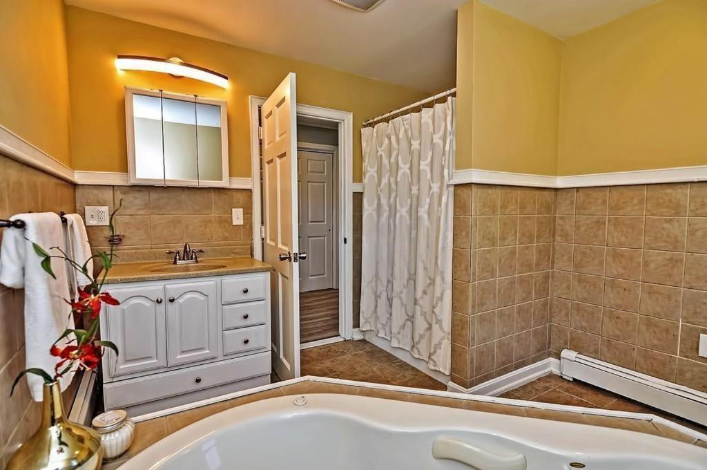 Charming Cottage Historic Falmouth Cape Cod Near Beach And Downtown 2Br 1Bath Deck Extérieur photo