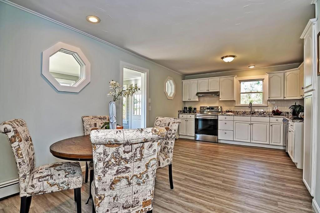 Charming Cottage Historic Falmouth Cape Cod Near Beach And Downtown 2Br 1Bath Deck Extérieur photo